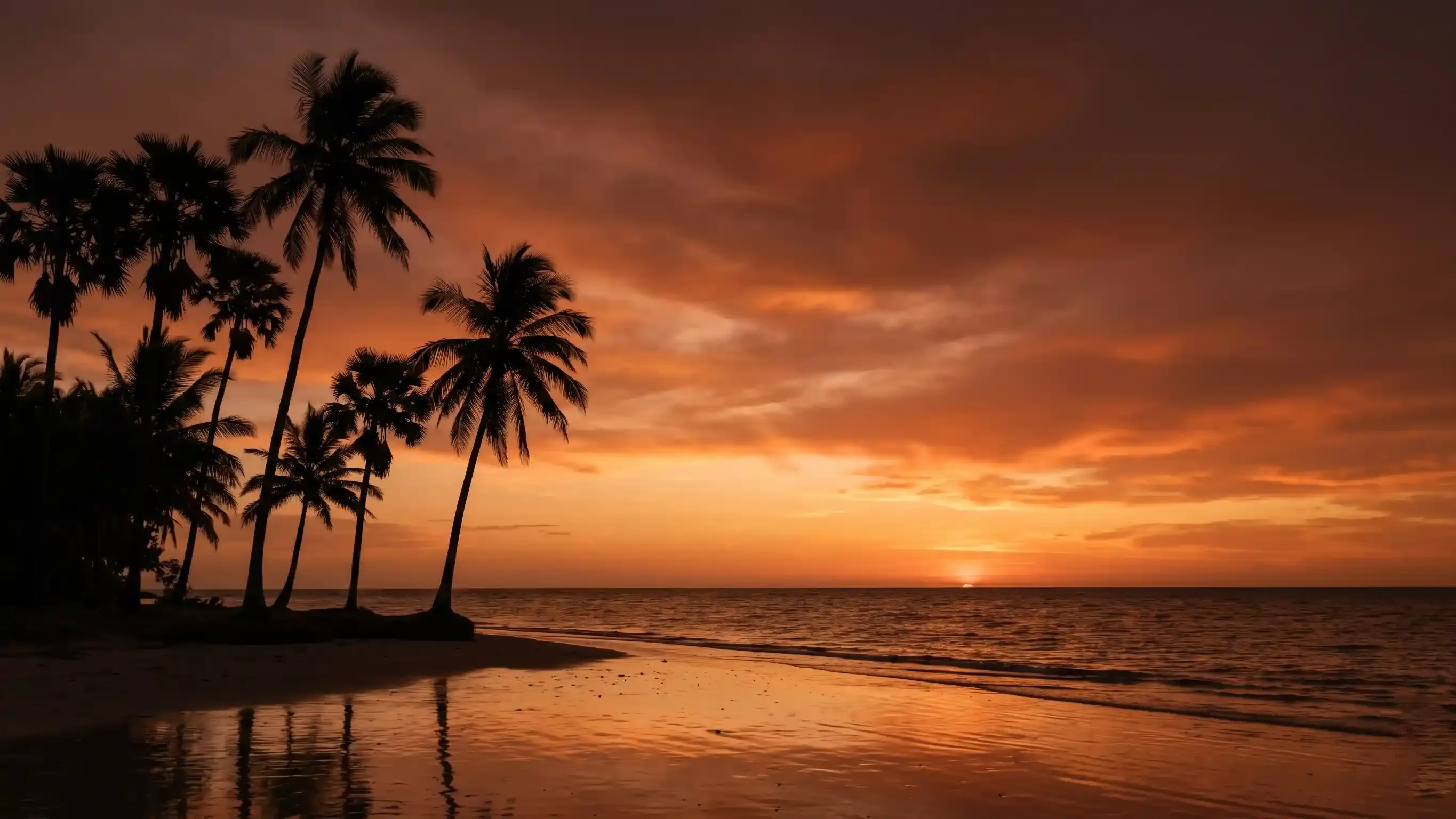 Matahari Terbenam di Pantai Barat